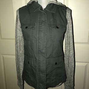 Gray zip up coat/vest